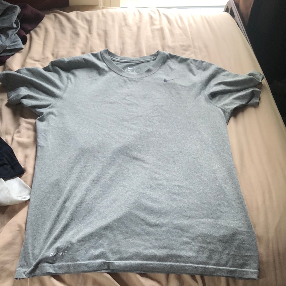 size large nike dri-fit tee
